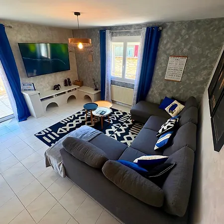 Familiale Avec Piscine Privée Pour 10 Pers Sabran
