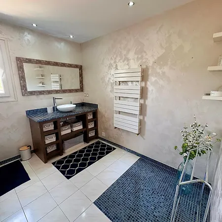 Familiale Avec Piscine Privée Pour 10 Pers Sabran