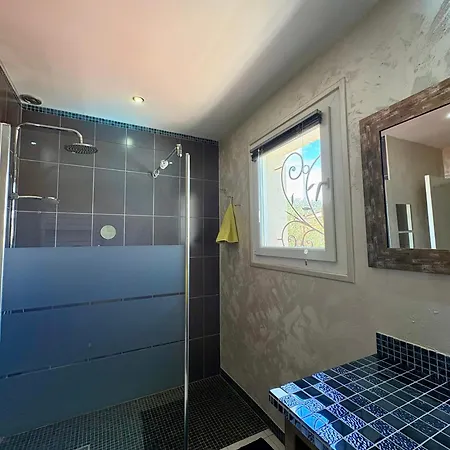 Familiale Avec Piscine Privee Pour 10 Pers * Sabran