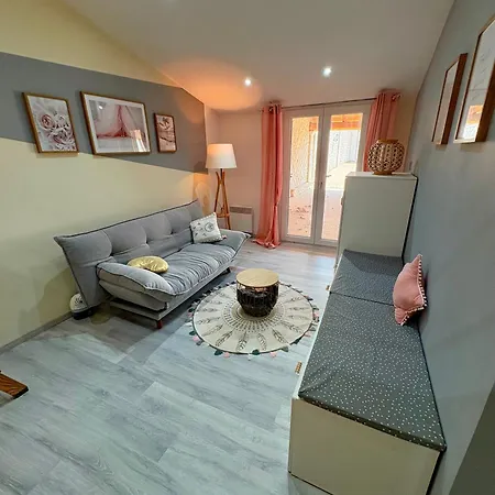 Familiale Avec Piscine Privée Pour 10 Pers Sabran