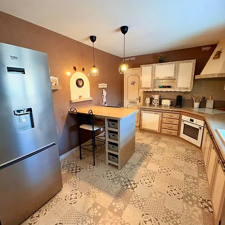 Familiale Avec Piscine Privée Pour 10 Pers Villa Sabran