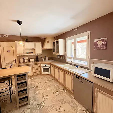 Familiale Avec Piscine Privée Pour 10 Pers * Sabran
