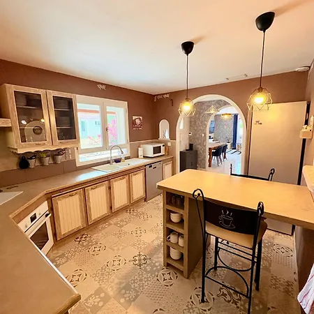 Familiale Avec Piscine Privée Pour 10 Pers Villa