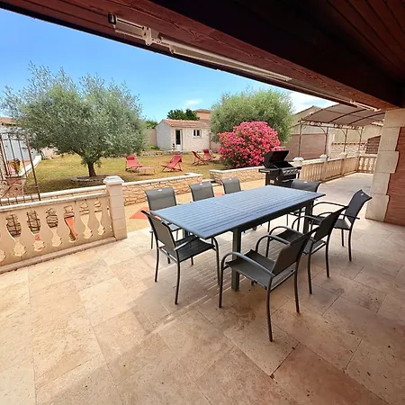 Familiale Avec Piscine Privee Pour 10 Pers Villa *