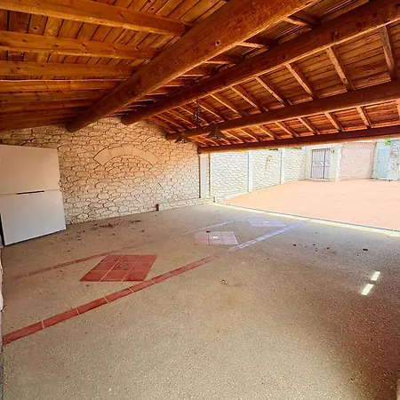 Familiale Avec Piscine Privée Pour 10 Pers * Sabran